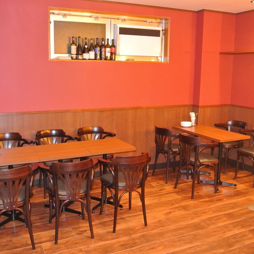 店内のテーブル席